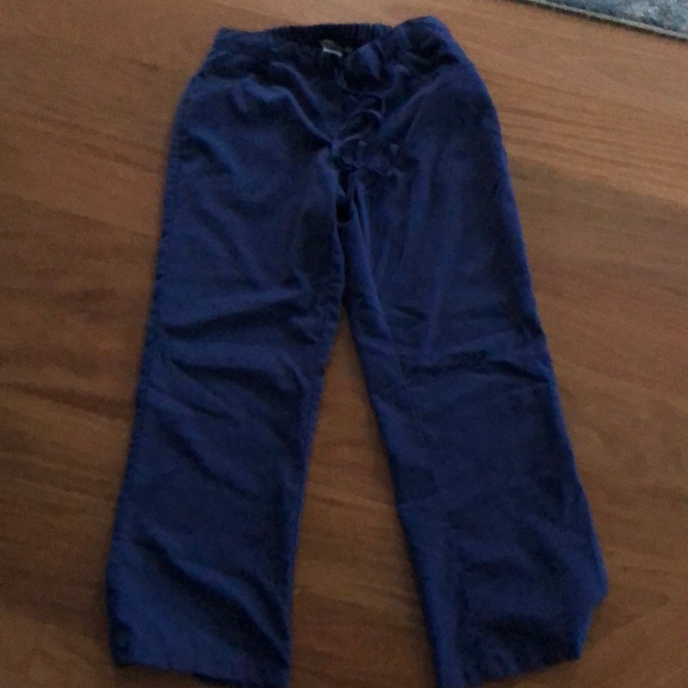 Grey’s Anatomy scrub pants, small, front and back pockets, tie waist & elastic.
